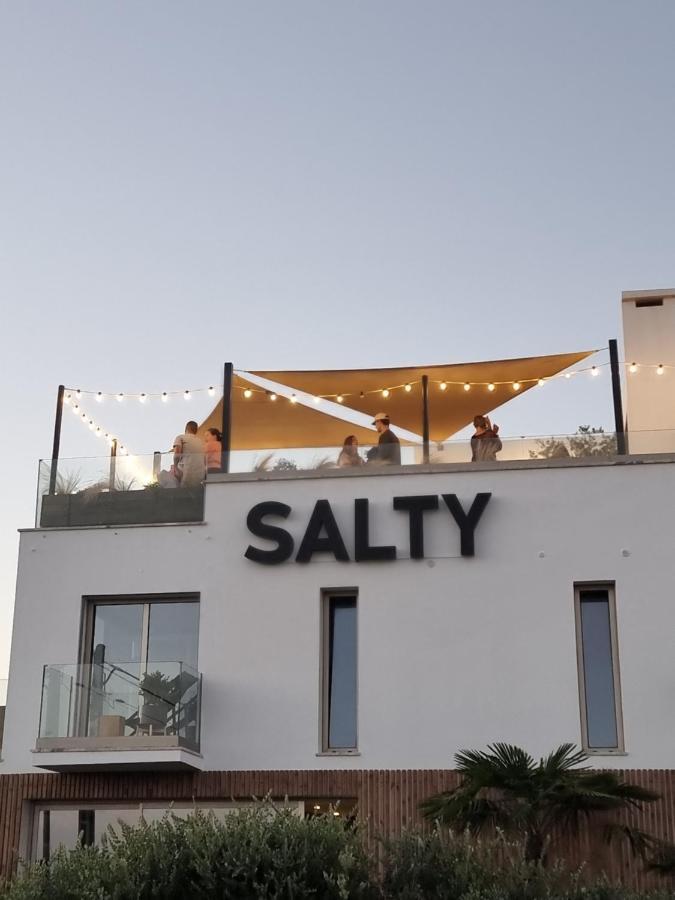 The Salty Pelican Yoga & Surf Retreat Hotel Peniche Exterior photo