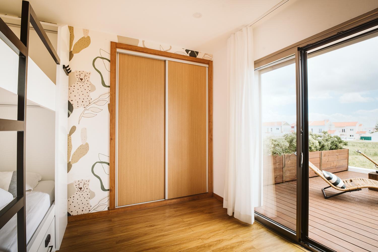 The Salty Pelican Yoga & Surf Retreat Hotel Peniche Room photo