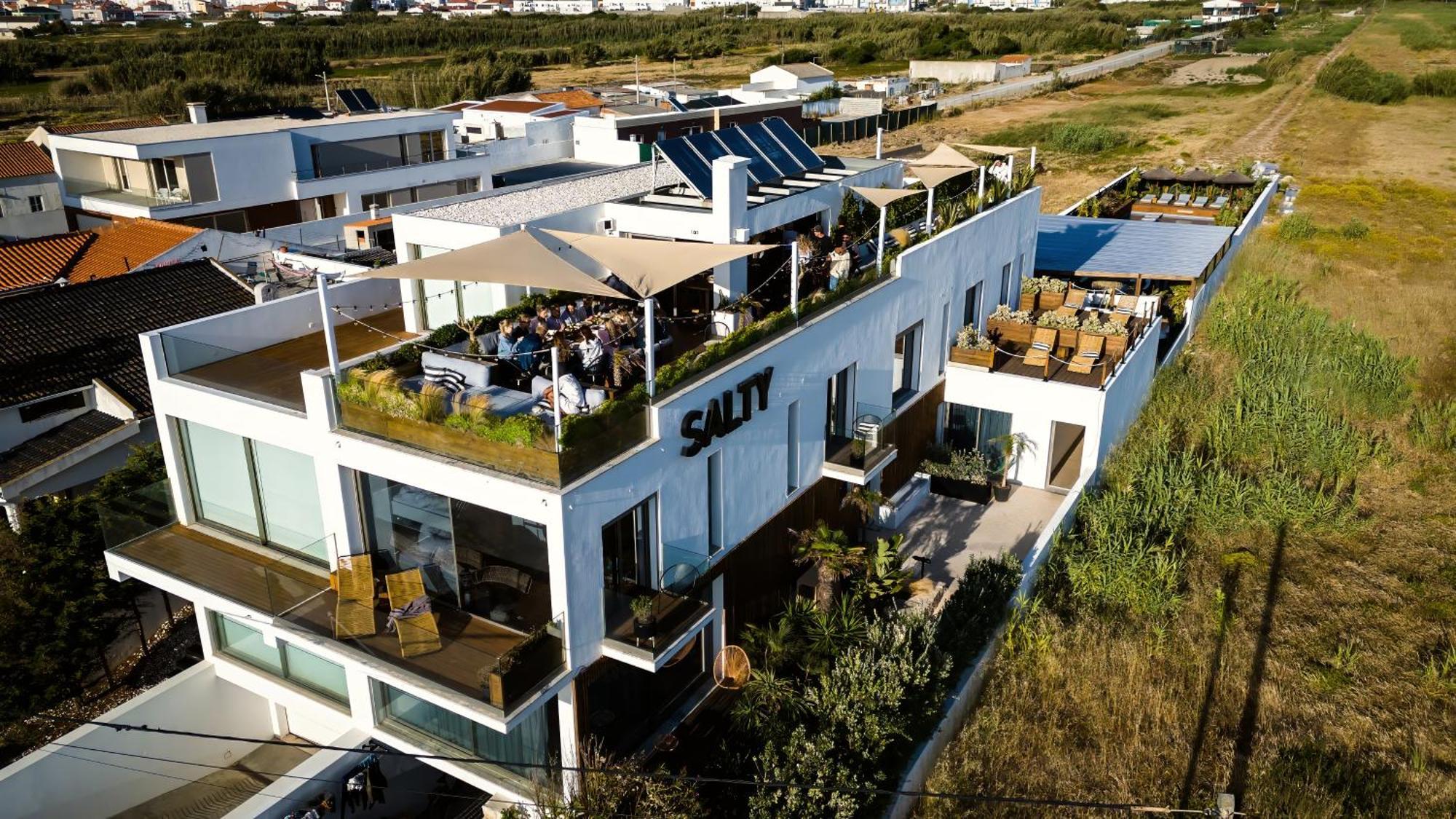 The Salty Pelican Yoga & Surf Retreat Hotel Peniche Exterior photo